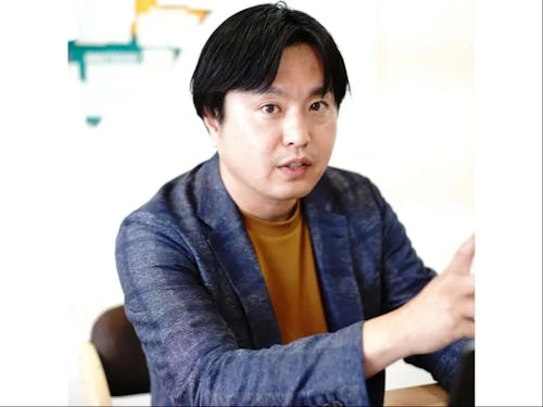 伊藤一也さんは昨年のイベント参加を契機に千葉県千葉市から白河市の地域おこし協力隊になった伊藤さん。 隊員就任後、約1か月で白河をワクワクさせる合同会社を設立し、市内の空き家を活用した賃貸事業を展開。現在は空き家を活用して、若手のアーティストたちが活用できるシェア工房&地域交流スペースを開設すべく、準備を進めています。 白河市への”移住者”の目線で、地域起業の可能性をお話ししていただきます。