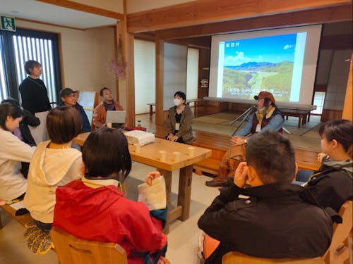 2023年に開催したつながるミチシル旅の様子。先輩移住者との交流も。