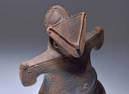 国宝の土偶「仮面の女神」この地には縄文時代からデザインが溢れています。