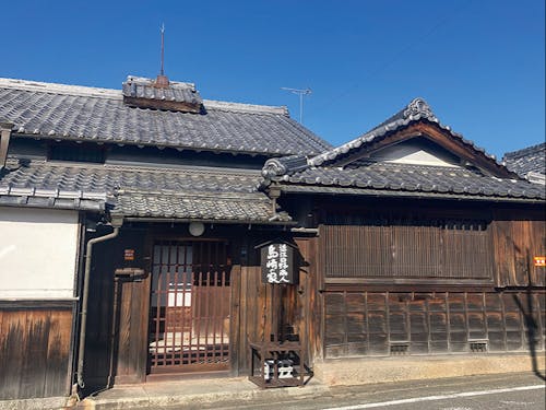 旧島﨑善兵衛邸。まちなみ保全の団体が所有し維持管理しています(岡本町)