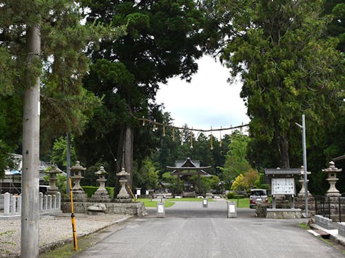 広い境内の馬見岡綿向神社。日野祭の日はここに人が溢れます