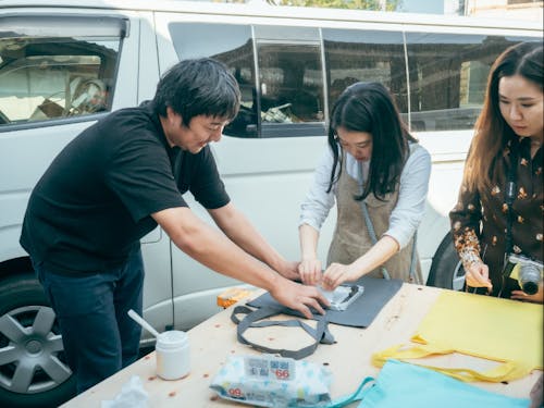 シルクスクリーン体験も予定しています(*写真は過去開催時の様子)