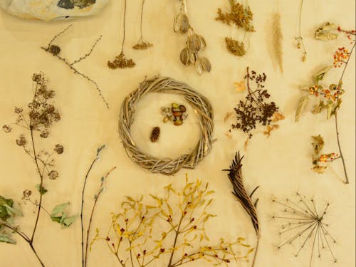 自然素材を使ってものづくりをする方々も多い町です。