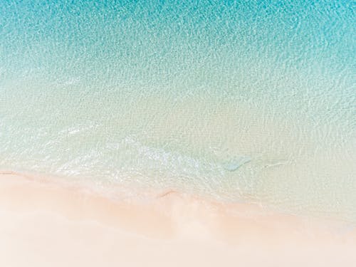 キラキラと輝く宮古ブルーの海