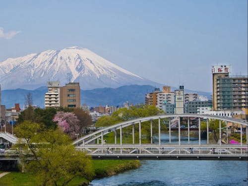 盛岡市内を代表する岩手山を望む風景