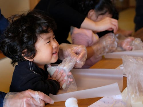 村の子育て世帯と交流します。飯舘の子育て事情を聞いてみましょう