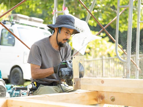 DIYを教えてくれる大工のyomogiyaさん