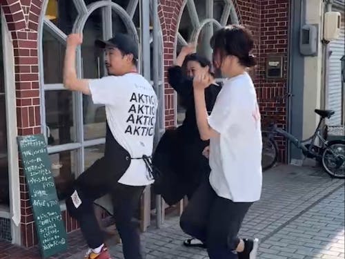 練習中の人々①