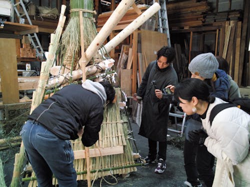 松明部分も毎年新たに製作。今年2月開催の「暮らし観光まち歩き」でも製作現場にお邪魔しました