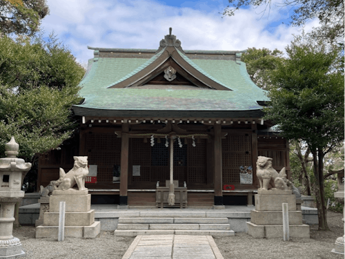 山の奥に鎮座する拝殿