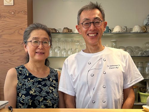 しいの木やまのオーナー夫婦。写真通りに優しいお二人です!