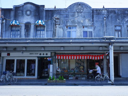 大正末期~昭和初期のレトロな街並みが残る商店街