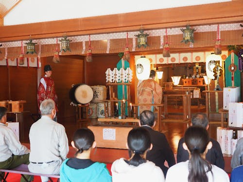 本殿で稲刈り前の神事に参加!