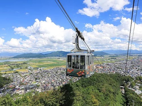 ロープウェイから見渡す風景も爽快!