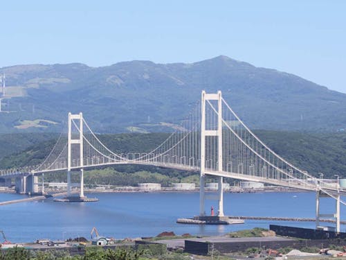 鉄のまち室蘭のシンボル「白鳥大橋」