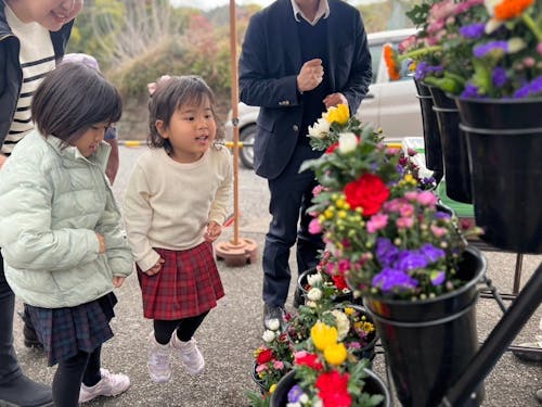 お墓参りは、家族が集まる時間