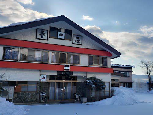 2024年12月より運営する民宿「雪の荘」。お客様が地域と交流できる空間を目指します