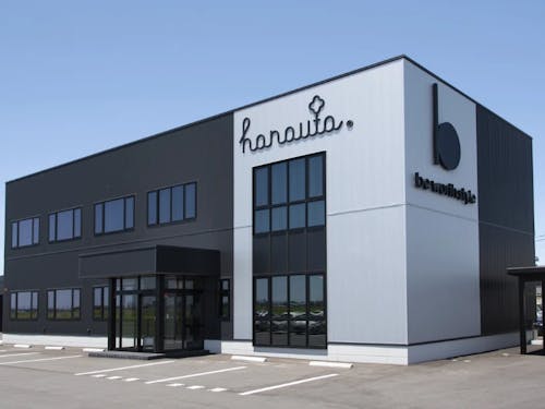 2004年に新潟市南区で設立した後、2017年に本社と物流センターを三条市に移設