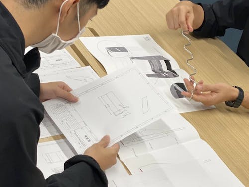 企画開発の会議風景
