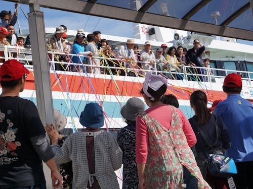 お別れの時はみんなで別れを惜しみます。また見島へ来てください！