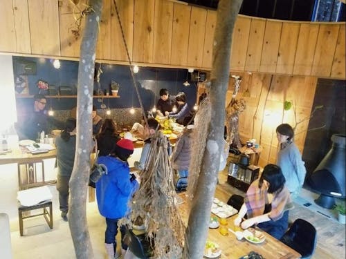 ヒトに出会うご縁の旅 柑橘boyが夏みかんジュースしぼってます!