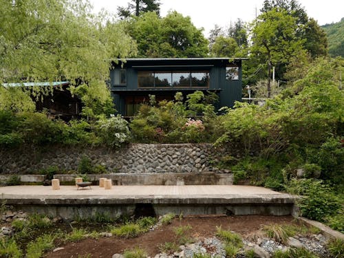 新たにできた施設を見学します。Satologue @Daisuke Takashige