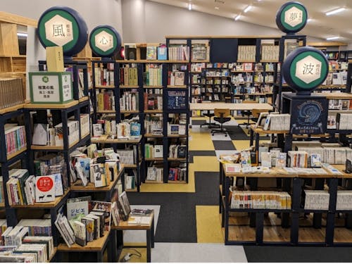 椎葉村図書館「ぶん文Bun」の配架