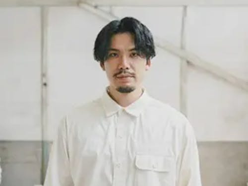 初日に訪問する「丸進工業」の武鑓(たけやり)悟志さん。倉敷市出身で中学卒業後にカナダへ留学。2018年に帰国。2021年に家業である「倉敷帆布」でものづくりのすばらしさを伝えるために活動中。