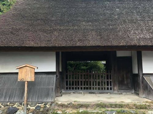 苔香居の長屋門