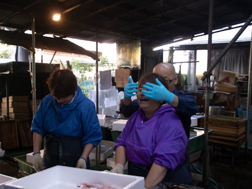 干物の加工場はいつもにぎやか!