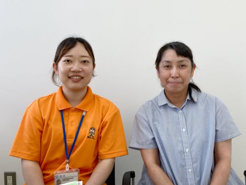 萩市健康増進課の赤岩さん(左)と塩満さん(右)。お二人とも子育て世代の「いま」に寄り添う保健師さんです。心強いですね!