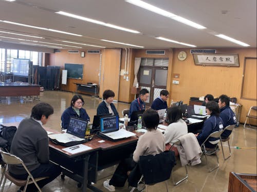 こんな感じで配信中(オンラインなのにみんな同じところ笑)