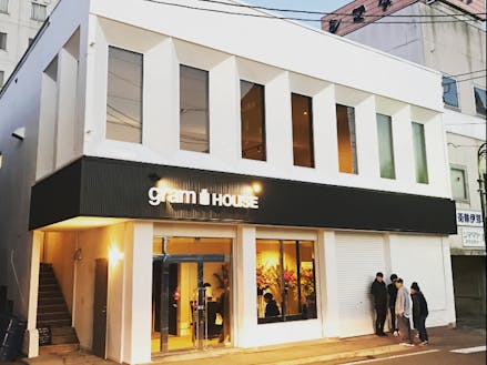 地元のアーティストを育てる場であり