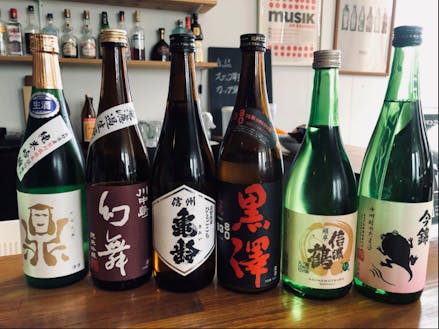 2階では地元のお酒も楽しめる