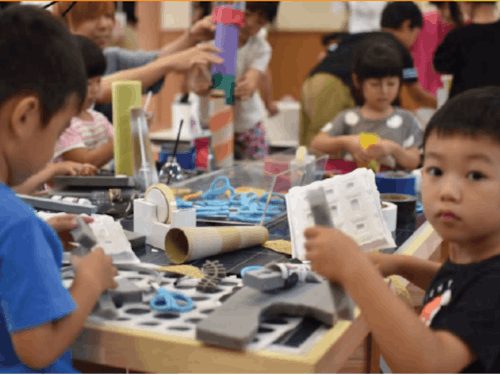 アートを楽しむこどもたち