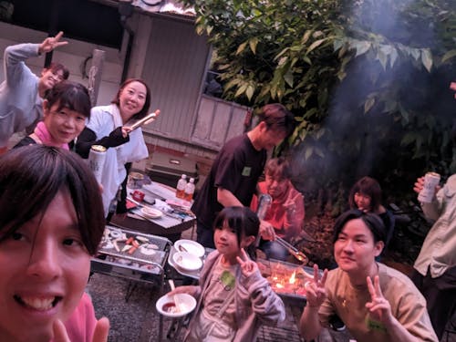 リノベーションボランティアとのBBQの様子