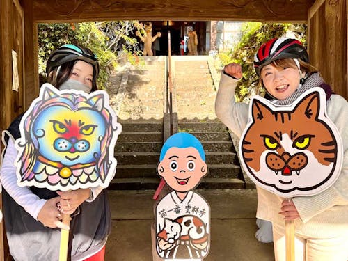 通称「ネコ寺」と呼ばれる雲林寺は、むつみ地域のユニークスポット