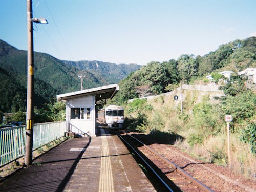 電車ではなく「汽車」