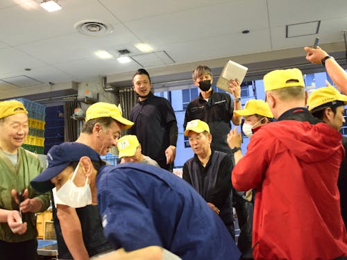 明け方がせりで、一番活気付く市場