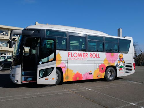 フラワーロール号でみんなで移動します。車窓の景色も必見☆