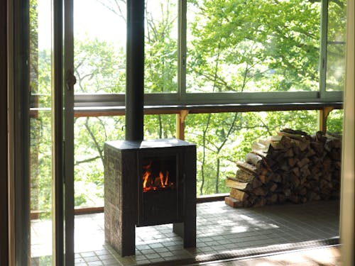 薪ストーブと一言で言っても、様々な形・デザイン・特徴があります