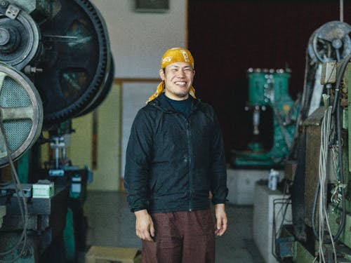 「刃物の館 やすらぎ工房」4代目の二瓶貴大さん