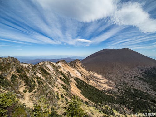 雄大な山並みがすぐそばにある生活