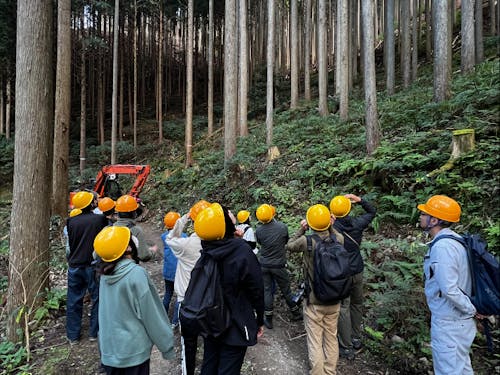 村の大切にしてきた思いを肌で感じるため、地域事業者の見学ツアーを行いました