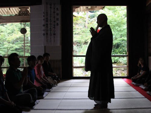 美しい瓦谷禅寺で座禅体験