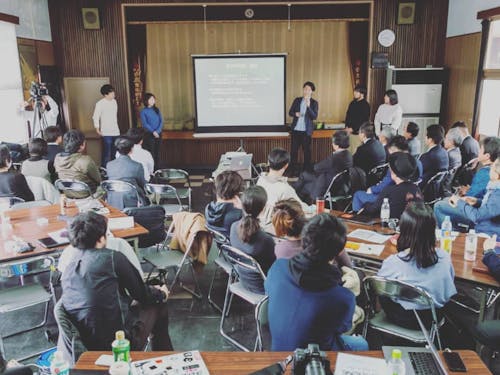 LAYERS HOOP YORIIのプレゼンの様子