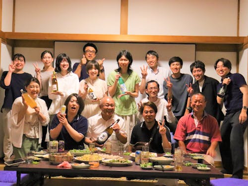 地域おこし協力隊と役場職員で打ち上げ