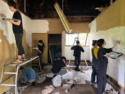 様々な人達が出逢い、関わりながら進めています。