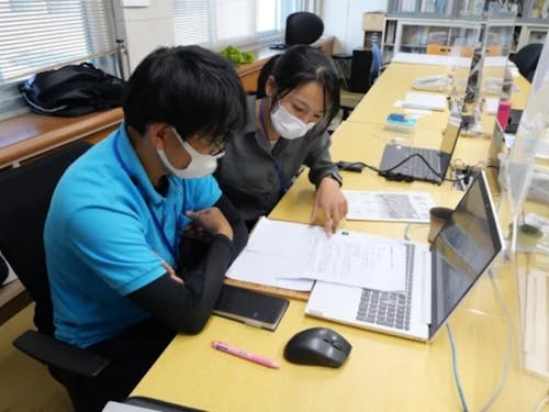 役場で働く様子