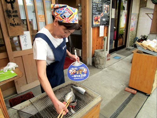 炭火焼きの干物は大人気！